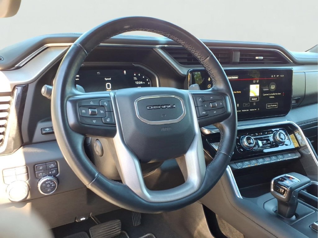 Used 2023 GMC Sierra 1500 Denali w/ Technology Package AWD/4WD image 3