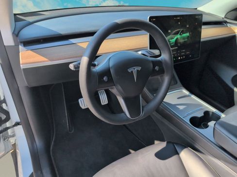 Used 2022 Tesla Model Y Performance image 9