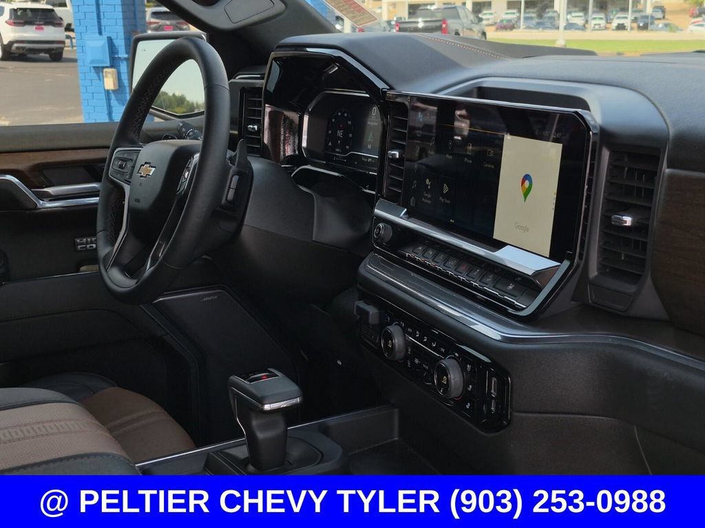 Used 2023 Chevrolet Silverado 1500 High Country w/ Z71 Off-Road Package AWD/4WD image 11