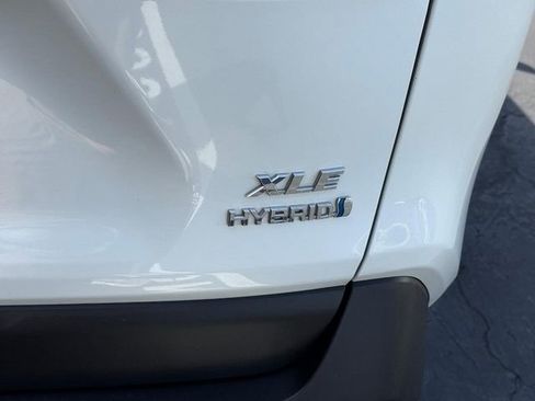 Used 2022 Toyota RAV4 XLE Premium image 6