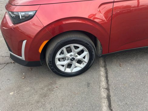 Used 2025 Kia Soul LX w/ LX Technology Package image 28