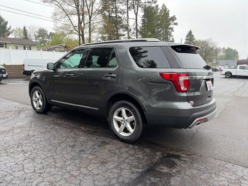 Used 2017 Ford Explorer XLT w/ Equipment Group 202A AWD/4WD image 4