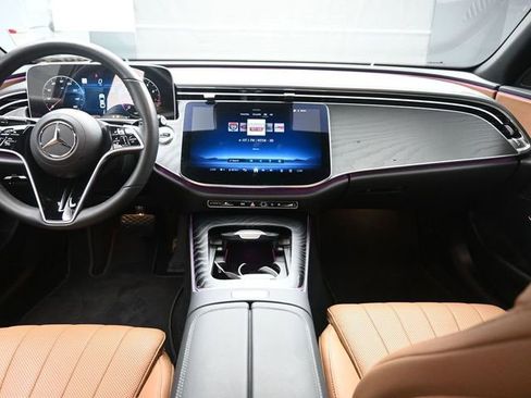 Used 2025 Mercedes-Benz E 350 Sedan image 9