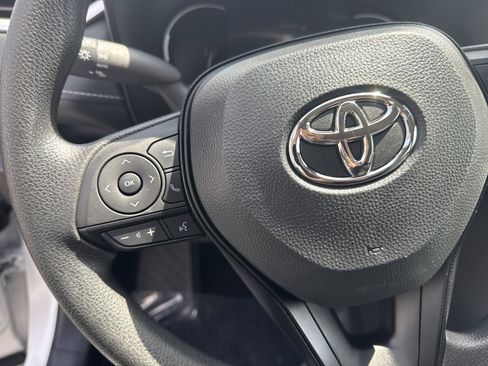 Used 2025 Toyota RAV4 XLE FWD image 19