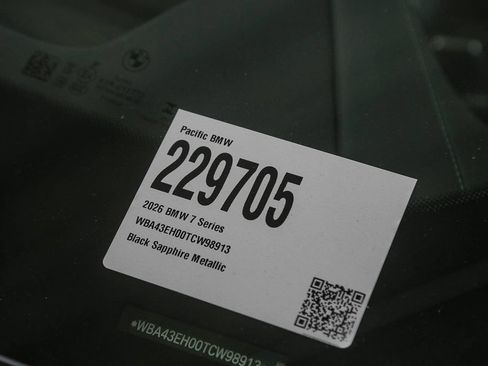 Used 2026 BMW 750e xDrive AWD/4WD image 24