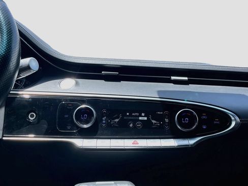 Used 2022 Genesis GV70 3.5T Sport w/ Sport Prestige Package AWD/4WD image 16