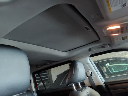 Used 2023 Toyota Highlander XLE AWD/4WD image 9