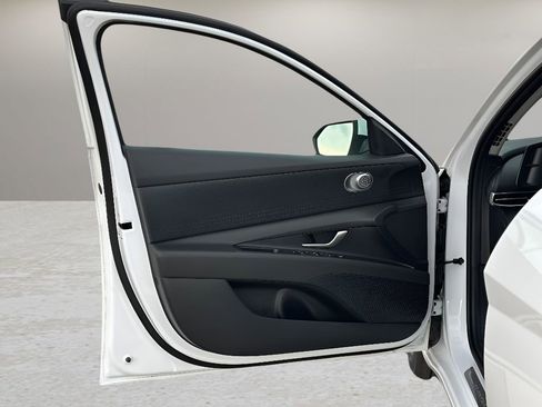 Used 2025 Hyundai Elantra Blue image 19