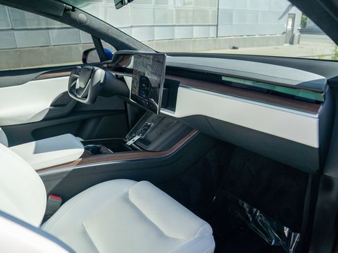 Used 2022 Tesla Model X AWD/4WD image 24