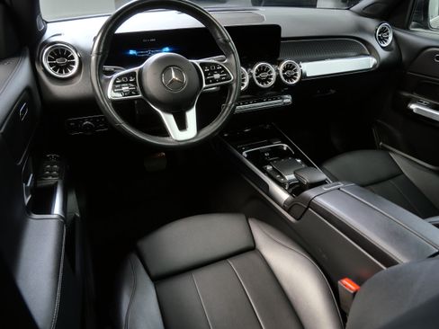 Used 2022 Mercedes-Benz GLB 250 4MATIC image 2