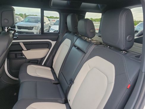 Used 2023 Land Rover Defender 110 X-Dynamic SE AWD/4WD image 15