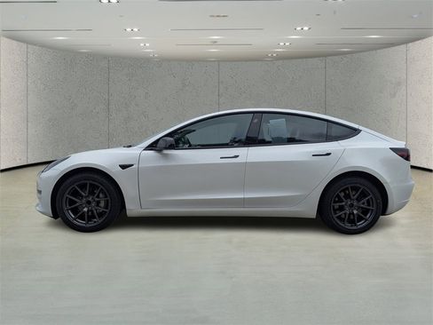 Used 2023 Tesla Model 3 Standard Range image 6