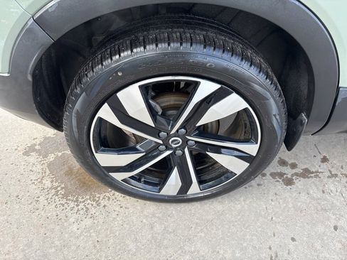 Certified 2025 Volvo XC40 B5 Ultra w/ Protection Package Premier image 13