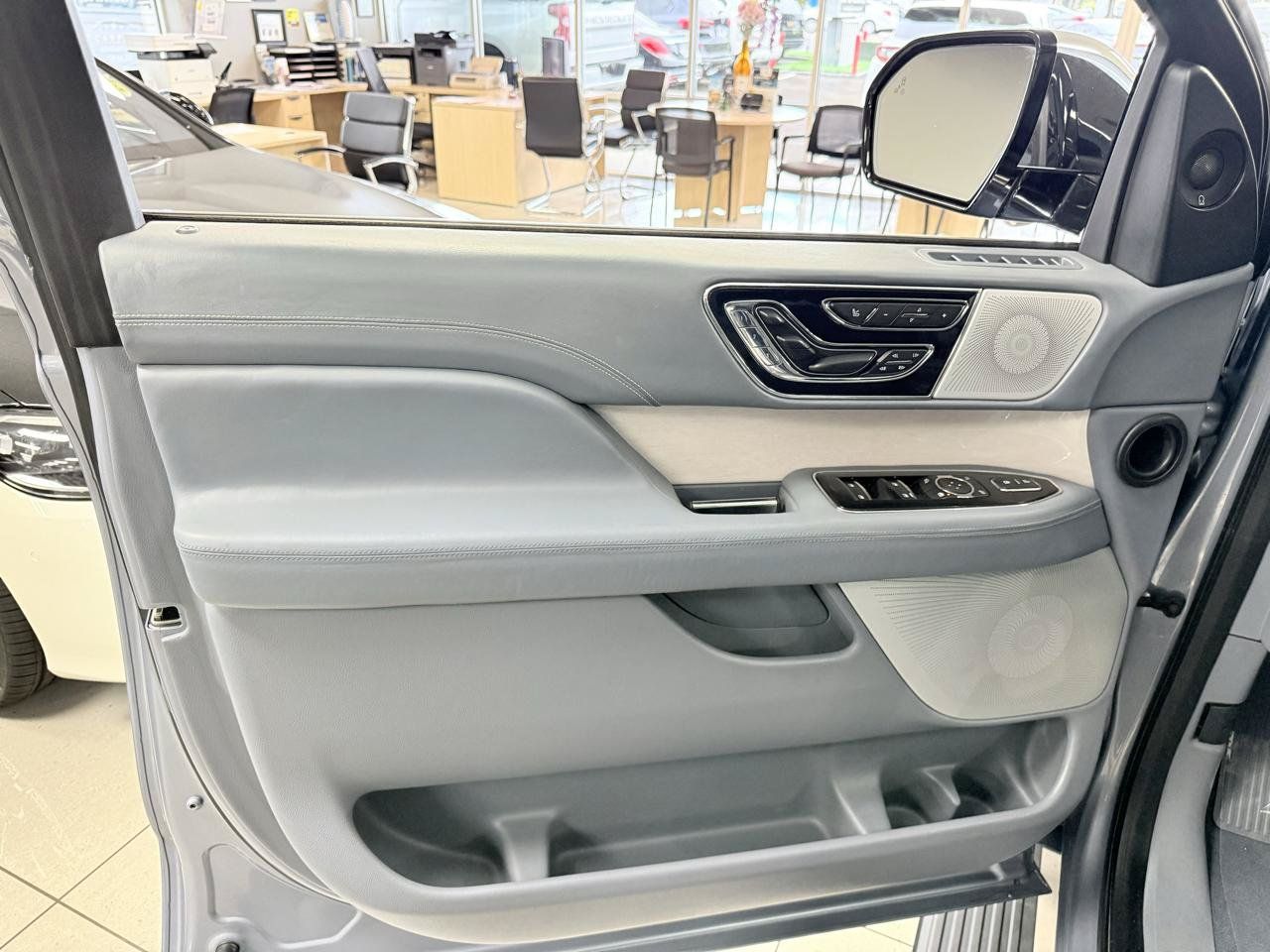 Used 2018 Lincoln Navigator Black Label AWD/4WD image 9