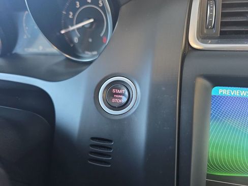 Used 2020 Jaguar E-PACE SE image 17