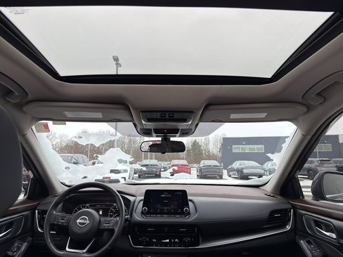 Used 2023 Nissan Rogue SV w/ SV Premium Package image 29