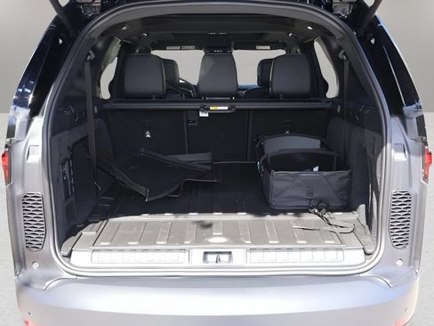 New 2026 Land Rover Discovery S AWD/4WD image 18