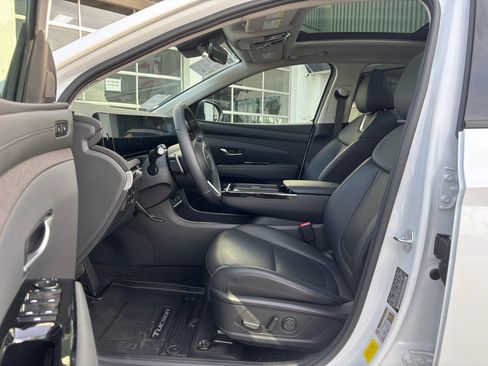 Used 2025 Hyundai Tucson Limited image 3