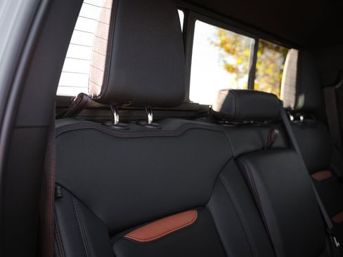 Used 2024 GMC Sierra 1500 AT4 w/ Technology Package image 32