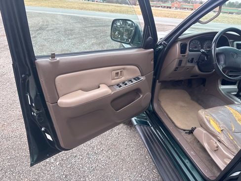 Used 2001 Toyota 4Runner SR5 image 21