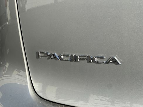 New 2026 Chrysler Pacifica Select image 27