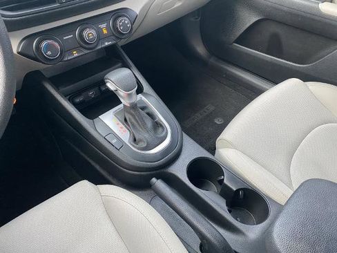 Used 2022 Kia Forte LXS w/ LXS Technology Package image 24