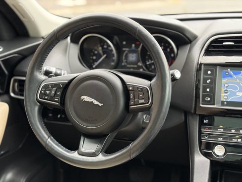Used 2018 Jaguar F-PACE Premium AWD/4WD image 24