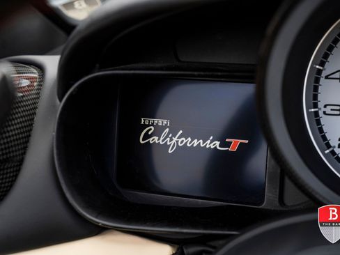 Used 2017 Ferrari California T RWD image 32