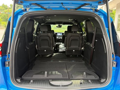 New 2027 Chrysler Pacifica Select AWD/4WD image 12
