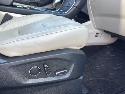 Used 2016 Ford Edge Titanium w/ Equipment Group 301A AWD/4WD image 24