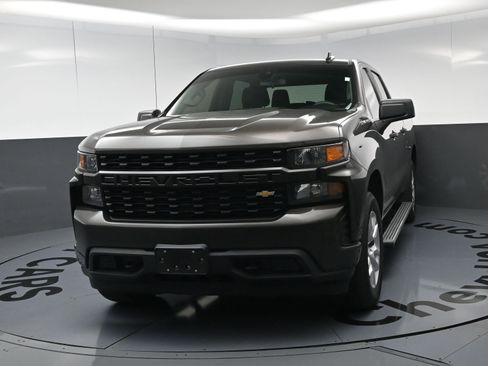 Used 2022 Chevrolet Silverado 1500 Custom w/ Safety Confidence Package AWD/4WD image 11