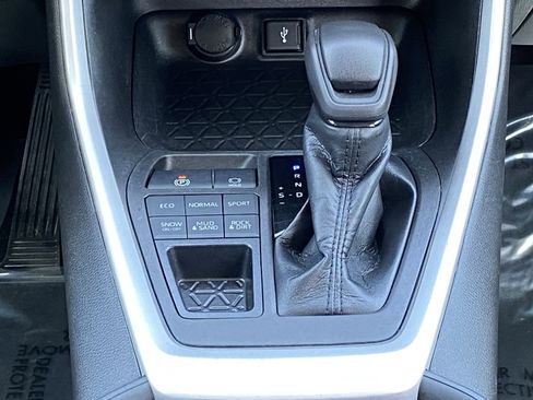 Certified 2022 Toyota RAV4 LE image 15