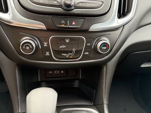 Used 2022 Chevrolet Equinox LT image 14