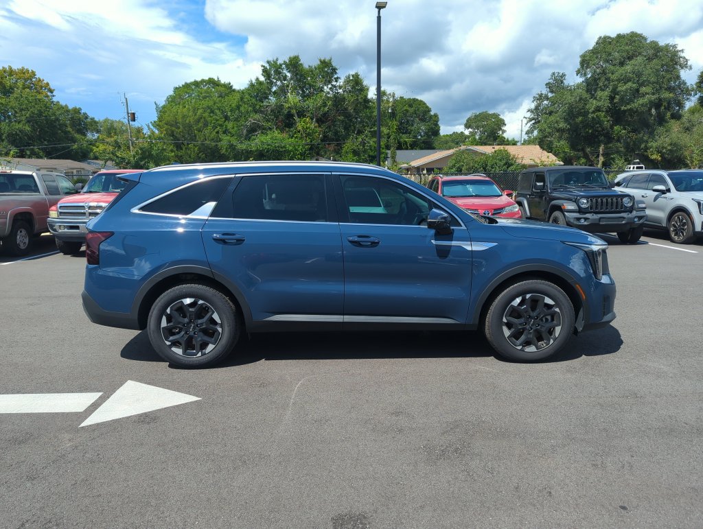 Used 2025 Kia Sorento S w/ Panoramic Sunroof Package FWD image 8