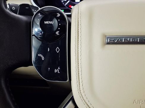 Used 2020 Land Rover Range Rover HSE image 21