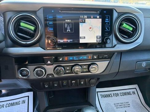 Used 2017 Toyota Tacoma TRD Off-Road w/ Premium & Technology Package image 18