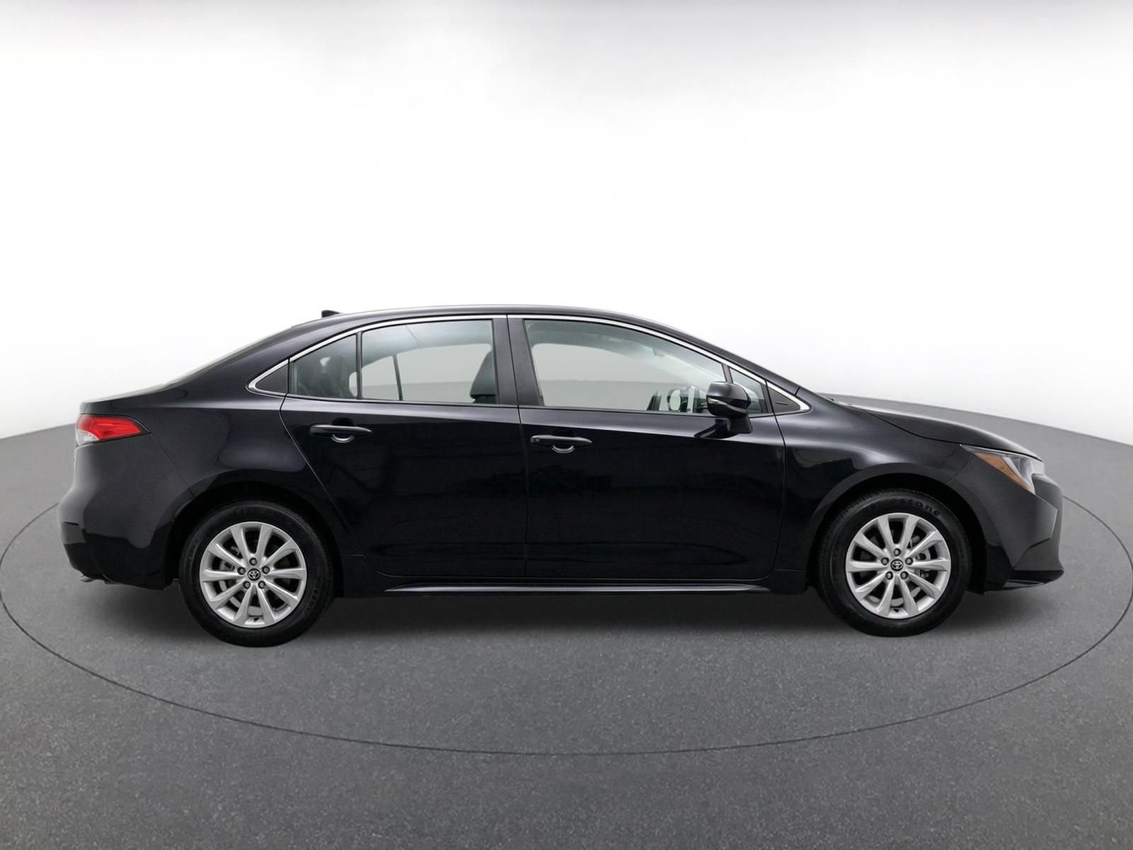 Used 2025 Toyota Corolla LE FWD image 9