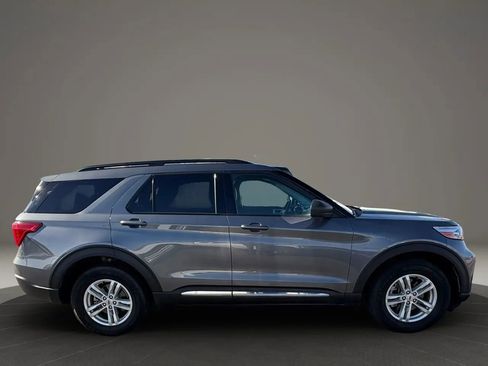 Used 2021 Ford Explorer XLT w/ Equipment Group 202A AWD/4WD image 7