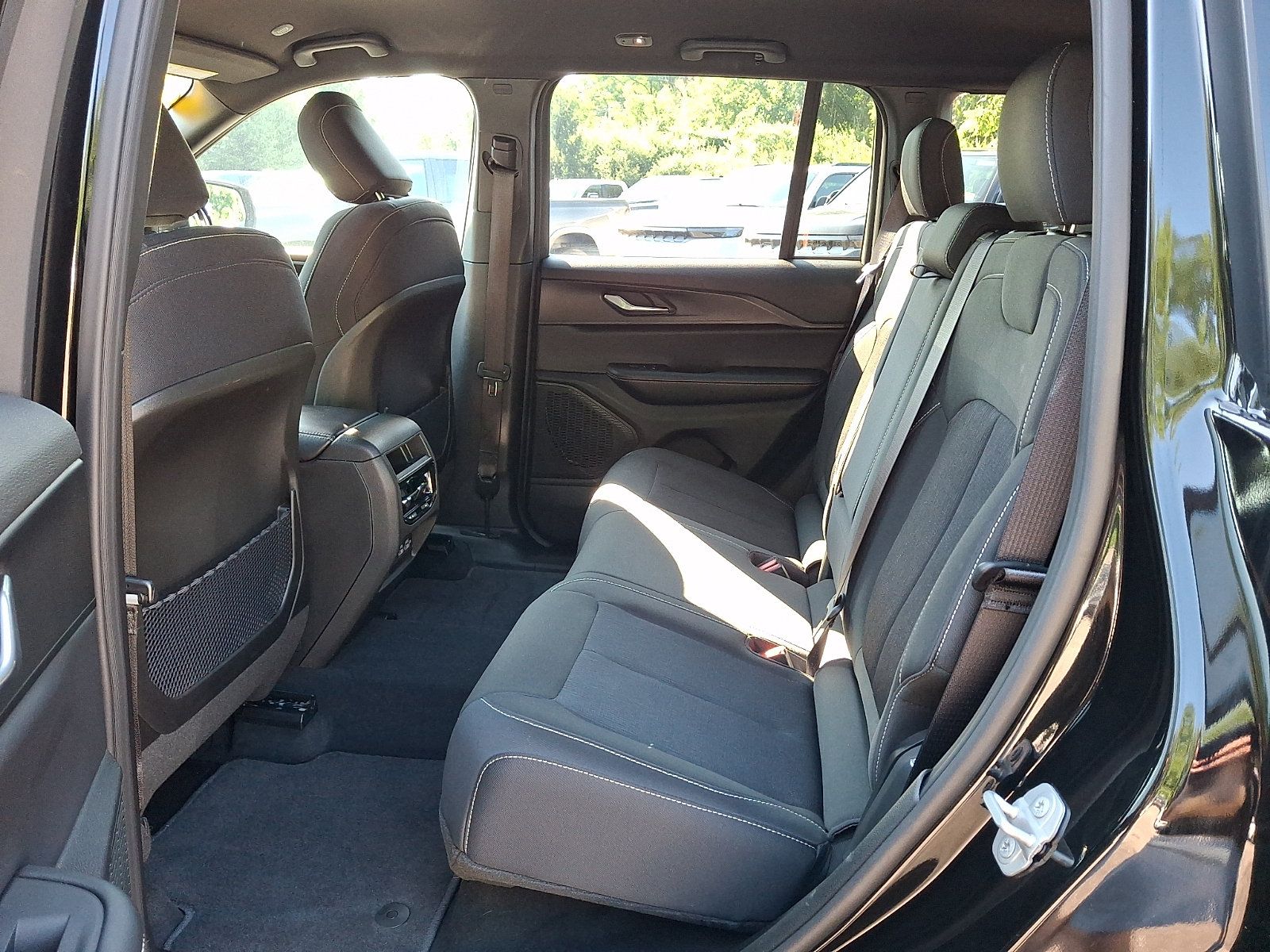 Certified 2025 Jeep Grand Cherokee Laredo w/ Luxury Tech Group I AWD/4WD image 10