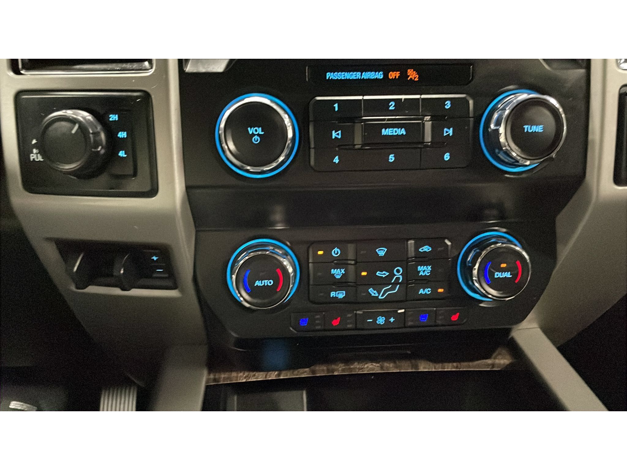 Used 2019 Ford F250 Lariat w/ Lariat Ultimate Package AWD/4WD image 14