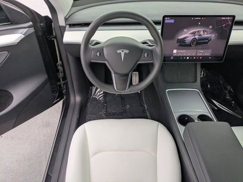 Used 2024 Tesla Model Y Performance image 13