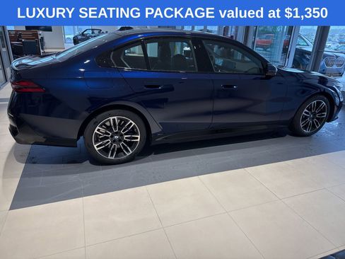 Used 2026 BMW 550e xDrive w/ Premium Package AWD/4WD image 4