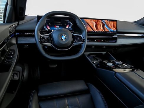 Used 2025 BMW 530i xDrive w/ Premium Package image 10