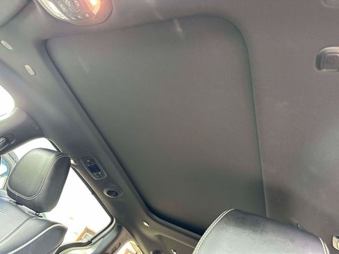 Used 2025 Chrysler Pacifica Limited FWD image 17