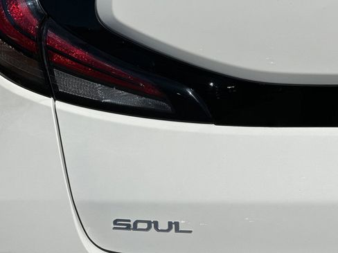 Used 2023 Kia Soul S FWD image 33