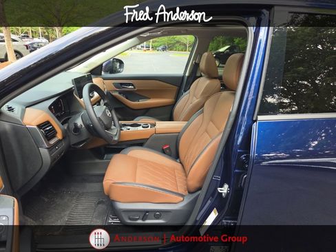 Used 2025 Nissan Rogue Platinum AWD/4WD image 3