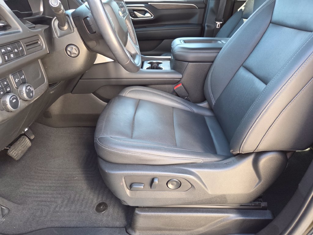 Used 2022 Chevrolet Suburban LT w/ Luxury Package AWD/4WD image 6