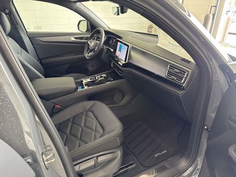 New 2026 Volkswagen Atlas Cross Sport SE AWD/4WD image 9