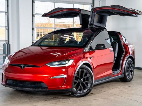 Used 2024 Tesla Model X image 2