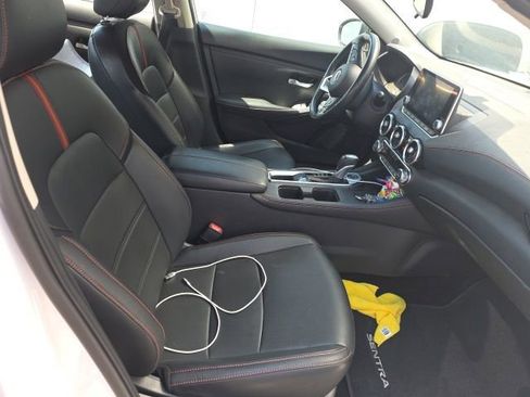 Used 2024 Nissan Sentra SR w/ SR Premium Package image 18